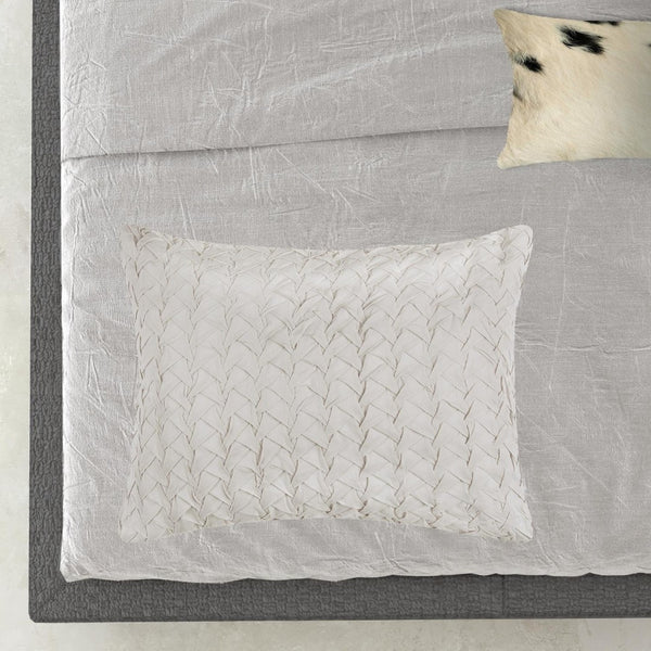 HomeRoots Ivory Geometric Quilt - Luxurious All-Season Comfort, 300 Thread Count Cotton, Modern Design & Style 479983