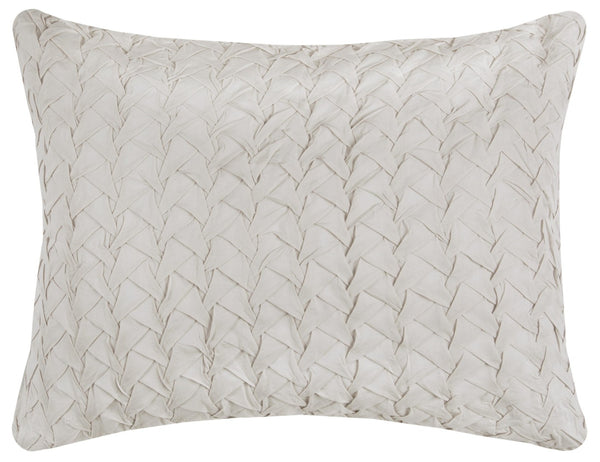 HomeRoots Ivory Geometric Quilt - Luxurious All-Season Comfort, 300 Thread Count Cotton, Modern Design & Style 479983