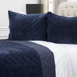 HomeRoots Indigo Geometric Queen Quilt - Soft Cotton Comfort, Stylish Transitional Design, Machine Washable Cozy Coverlet 480065