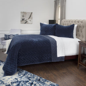 HomeRoots Indigo Geometric Queen Quilt - Soft Cotton Comfort, Stylish Transitional Design, Machine Washable Cozy Coverlet 480065