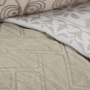 Homeroots Natural King 100% Cotton 300 Thread Count Dry Clean Only Down Alternative Comforter  100% Cotton 480066