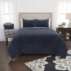 HomeRoots Indigo King Quilt - Soft Cotton Blend, Chic Polka Dot Design, All-Season Comfort, Machine Washable 480075