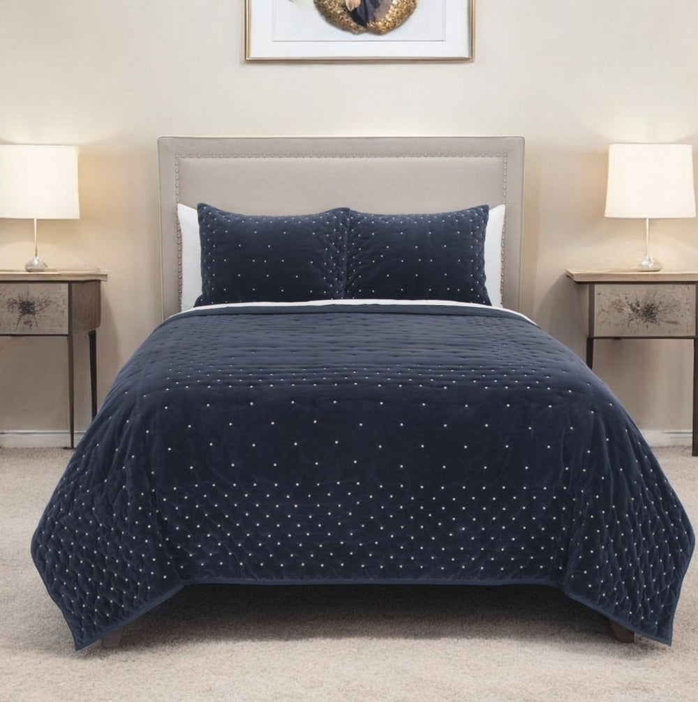 HomeRoots Indigo King Quilt - Soft Cotton Blend, Chic Polka Dot Design, All-Season Comfort, Machine Washable 480075