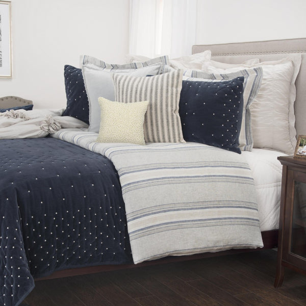 HomeRoots Indigo Polka Dots Queen Quilt - Cozy Cotton Blend, Timeless Design, All-Season Comfort & Easy Care 480076