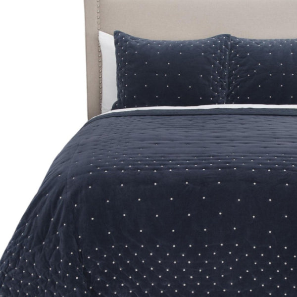 HomeRoots Indigo Polka Dots Queen Quilt - Cozy Cotton Blend, Timeless Design, All-Season Comfort & Easy Care 480076