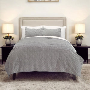 HomeRoots Gray Polka Dot King Quilt - Cozy Cotton Bedding for Year-Round Comfort & Easy Maintenance, 106"x92" 480108