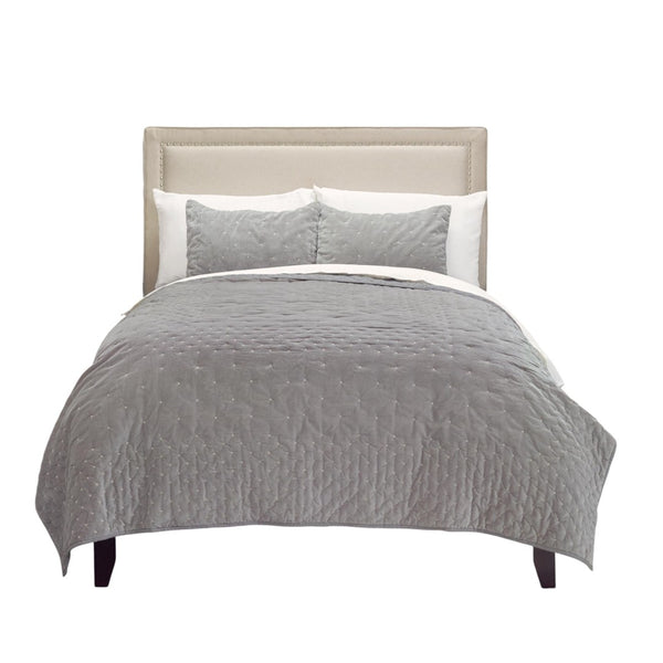 HomeRoots Gray Polka Dot King Quilt - Cozy Cotton Bedding for Year-Round Comfort & Easy Maintenance, 106"x92" 480108