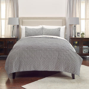 HomeRoots Gray Polka Dot Queen Quilt - Cozy Cotton Bedding for Year-Round Comfort and Stylish Decor Appeal 480109