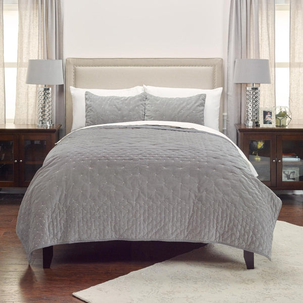 HomeRoots Gray Polka Dot Queen Quilt - Cozy Cotton Bedding for Year-Round Comfort and Stylish Decor Appeal 480109