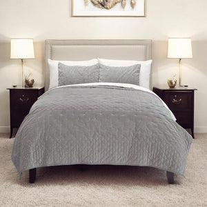 HomeRoots Gray Polka Dot Queen Quilt - Cozy Cotton Bedding for Year-Round Comfort and Stylish Decor Appeal 480109