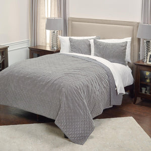 HomeRoots Gray Polka Dot Queen Quilt - Cozy Cotton Bedding for Year-Round Comfort and Stylish Decor Appeal 480109