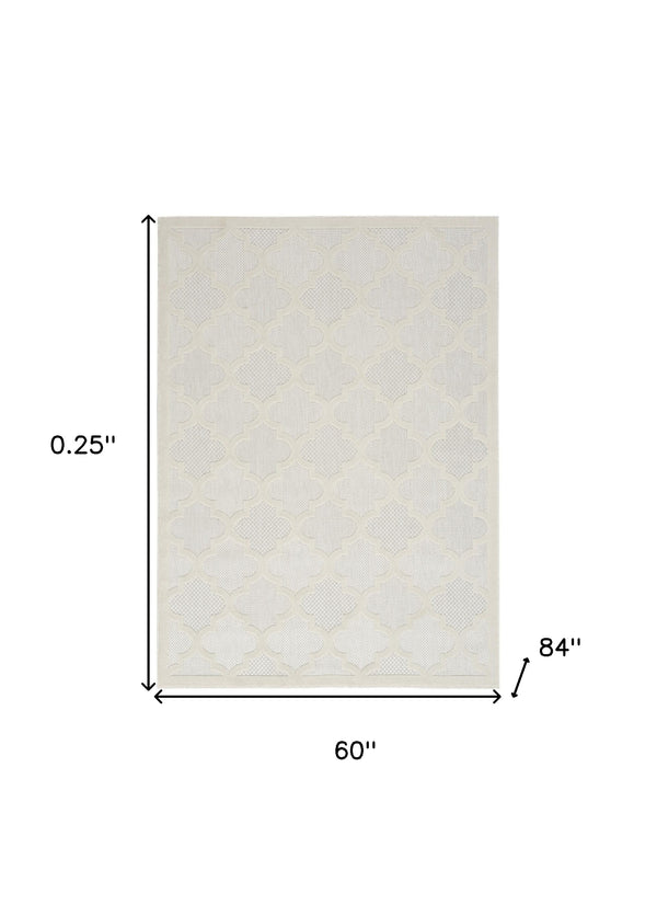 Homeroots 5' X 7' Ivory And White Ikat Indoor Outdoor Area Rug  Polypropylene And Polyester 480399