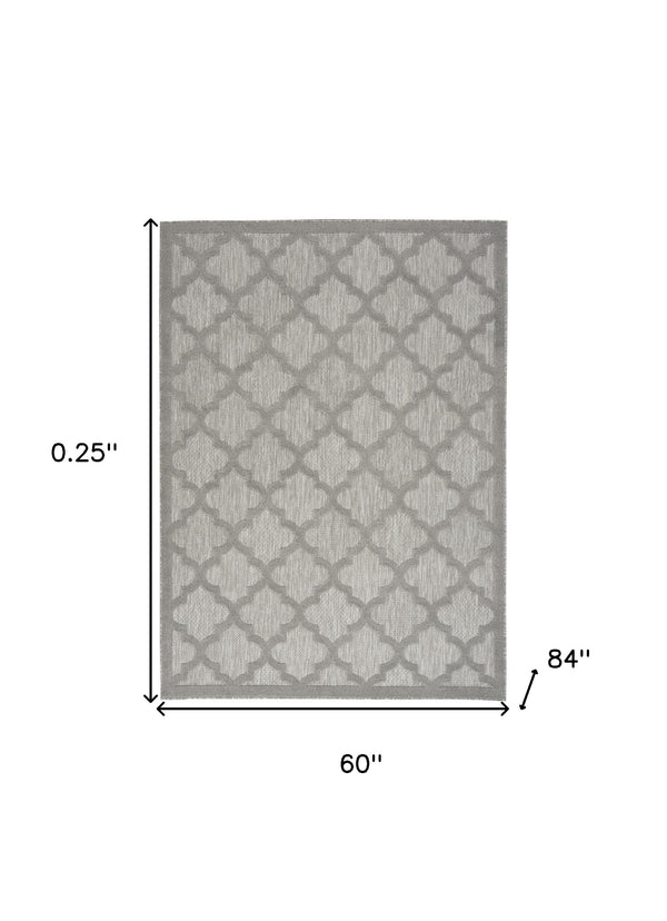 Homeroots 5' X 7' Silver Grey Ikat Indoor Outdoor Area Rug  Polypropylene And Polyester 480405