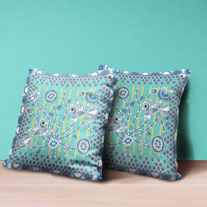 Homeroots 20" X 20" Gray And White Peacock Broadcloth Floral Zippered Pillow   481269