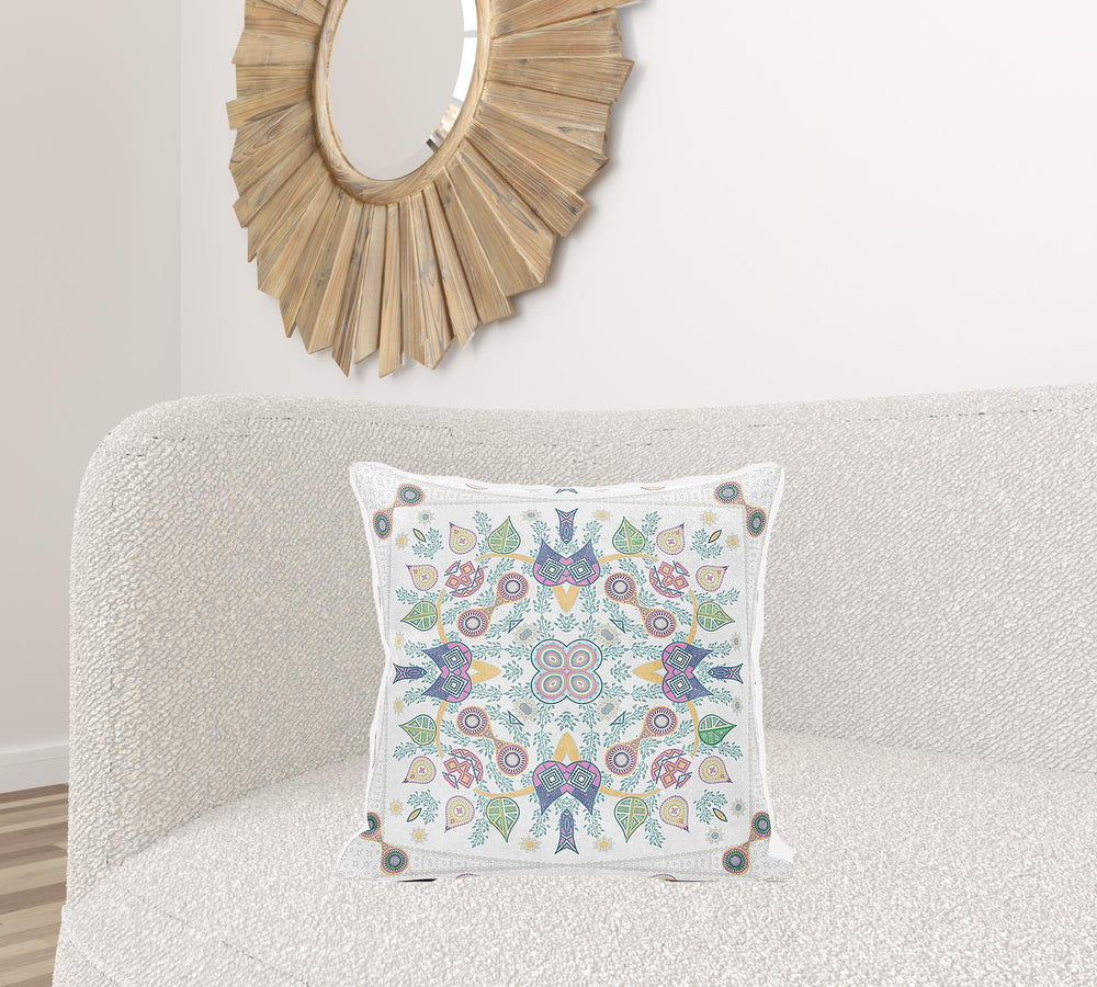 Homeroots 20" X 20" Green And White Broadcloth Paisley Zippered Pillow   481404