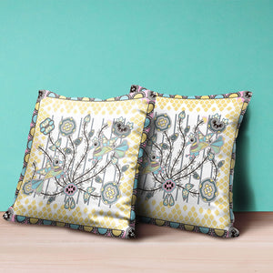 Homeroots 28" X 28" Gray And White Peacock Blown Seam Floral Indoor Outdoor Throw Pillow   481953