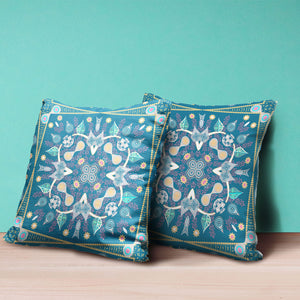 Homeroots 26" X 26" Aqua Blown Seam Paisley Indoor Outdoor Throw Pillow   481967