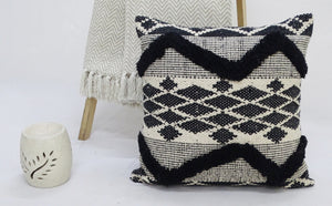 Homeroots 20" X 20" Black And White Chevron Textural Cotton Blend Throw Pillow   482216