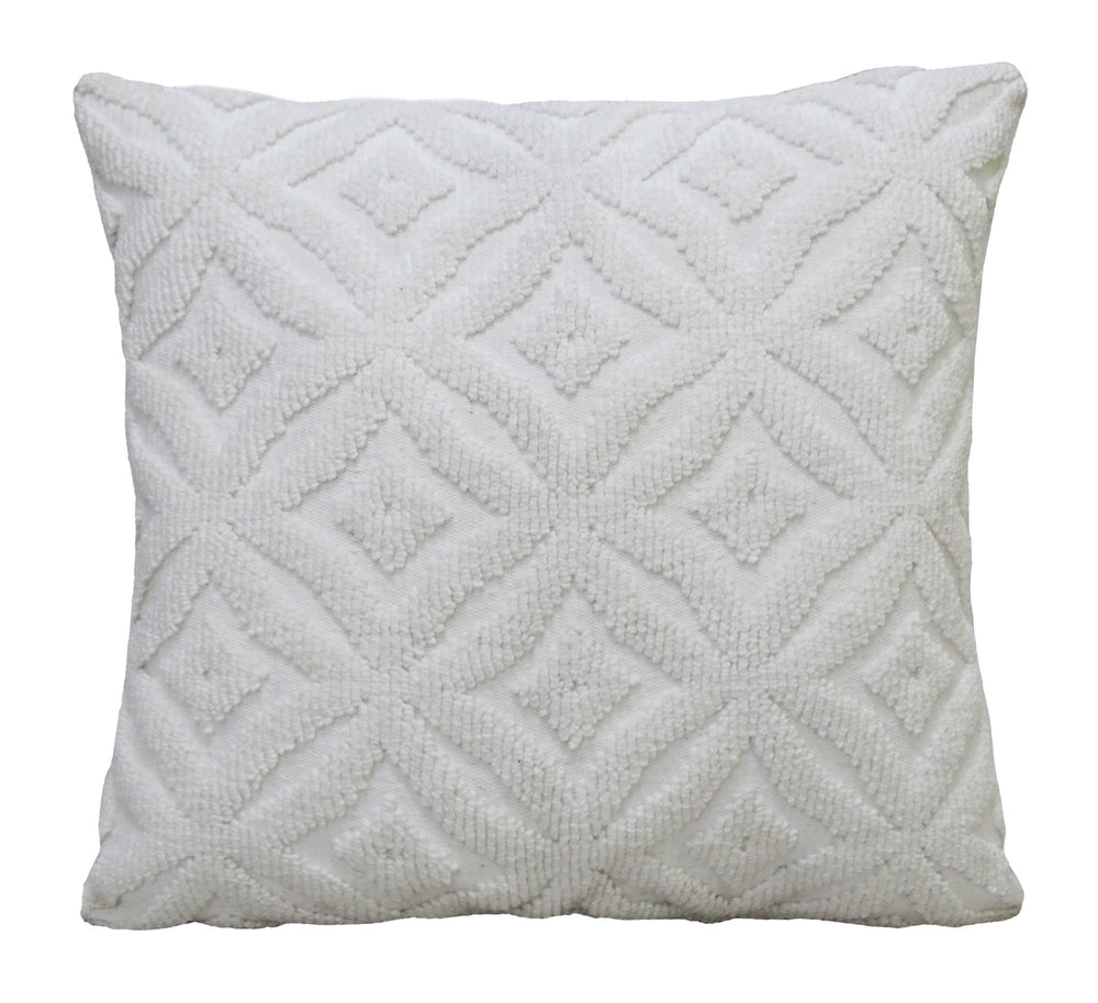 Homeroots 18" X 18" White Zippered Quatrefoil Indoor Outdoor Throw Pillow   482220