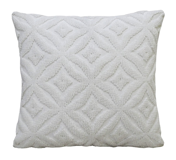 Homeroots 18" X 18" White Zippered Quatrefoil Indoor Outdoor Throw Pillow   482220