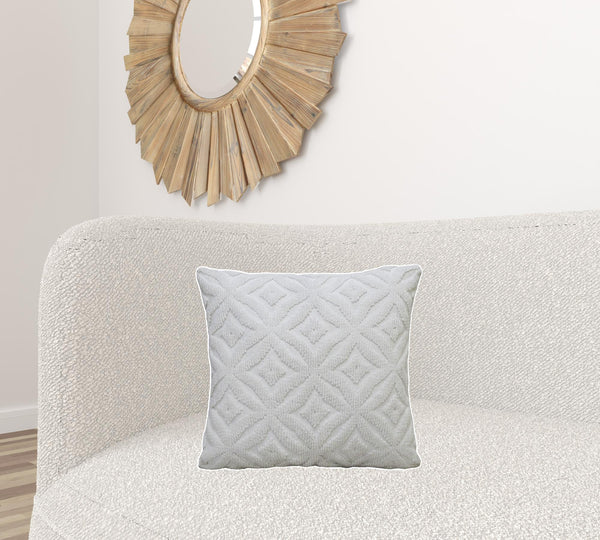 Homeroots 18" X 18" White Zippered Quatrefoil Indoor Outdoor Throw Pillow   482220