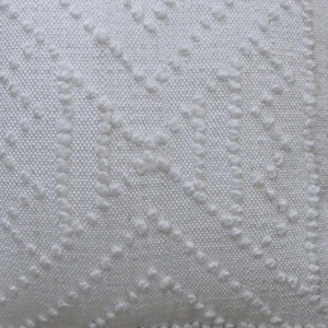 Homeroots 18" X 18" White Zippered Ribbed Indoor Outdoor Throw Pillow   482221