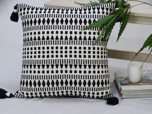 Homeroots 22" Black And White Southwestern Cotton Blend Throw Pillow With Tassels   482225