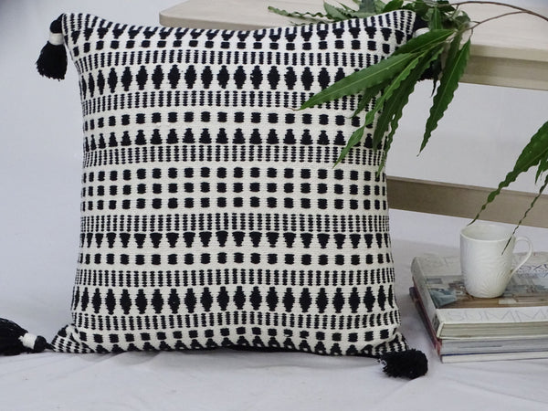 Homeroots 22" Black And White Southwestern Cotton Blend Throw Pillow With Tassels   482225