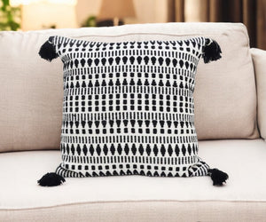 Homeroots 22" Black And White Southwestern Cotton Blend Throw Pillow With Tassels   482225
