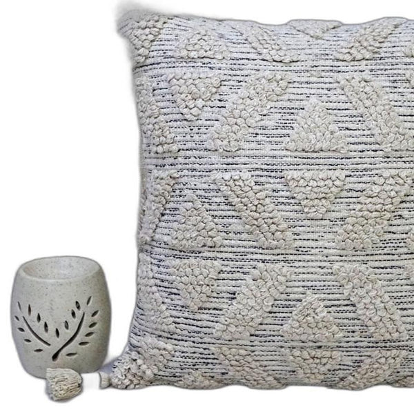 Homeroots 22" X 22" Off White Geometric Zippered Handmade Cotton Blend Throw Pillow With Tassels   482271