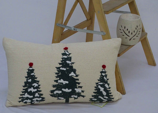 Homeroots 14" X 24" Red And Green Zippered Cotton Blend Christmas Tree Throw Pillow   482276