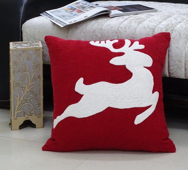 Homeroots 20" X 20" Red Deer Zippered Cotton Blend Christmas Reindeer Throw Pillow   482281