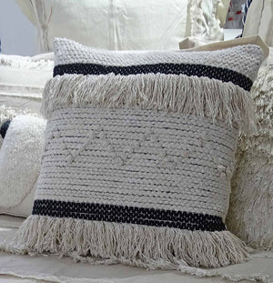 Homeroots 20" X 20" White And Black Ribbed Zippered Hand Loomed Cotton Blend Throw Pillow With Fringe   482289