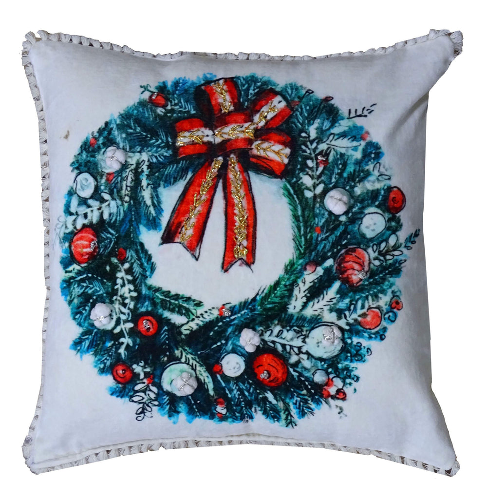 Homeroots 18" X 18" Red And Green Christmas Wreath Throw Pillow With Embroidery   482302