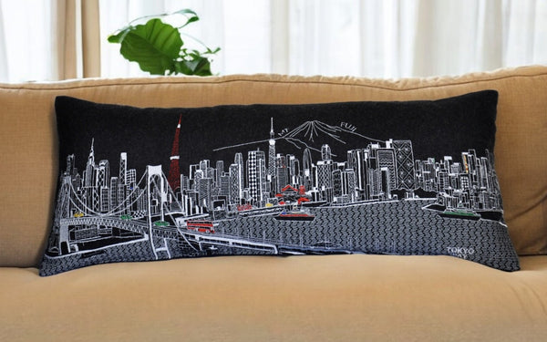 HomeRoots 14" Urban Charm Wool Lumbar Throw Pillow - Black, Gray & White Cityscape Design for Cozy Style 482618