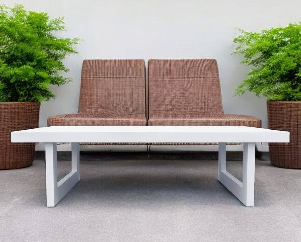 Homeroots 51" White Aluminum Outdoor Coffee Table  Aluminum 482892