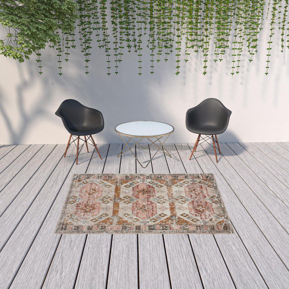 Homeroots 5' X 8' Cream Geometric Stain Resistant Indoor Outdoor Area Rug  Polypropylene 482943