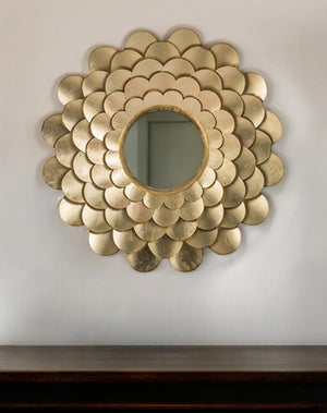 Homeroots 32" Gold Scalloped Iron Framed Round Accent Mirror  Iron 485006