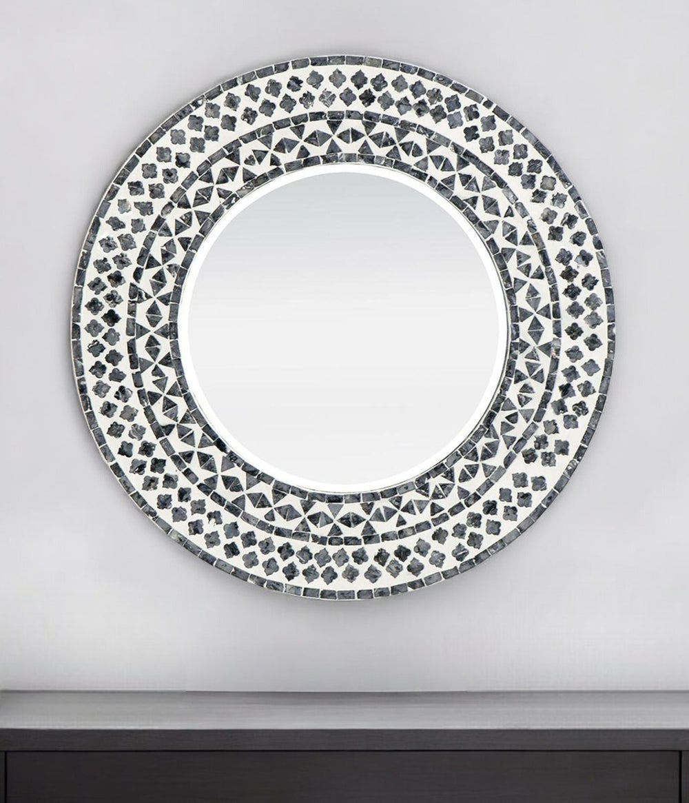 Homeroots 24" Black And White Round Manufactured Wood And Shell Framed Accent Mirror  40% Mdf,40% Glass,20% Capiz 485036