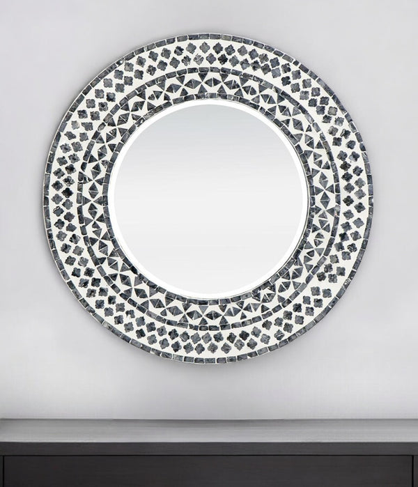 Homeroots 24" Black And White Round Manufactured Wood And Shell Framed Accent Mirror  40% Mdf,40% Glass,20% Capiz 485036