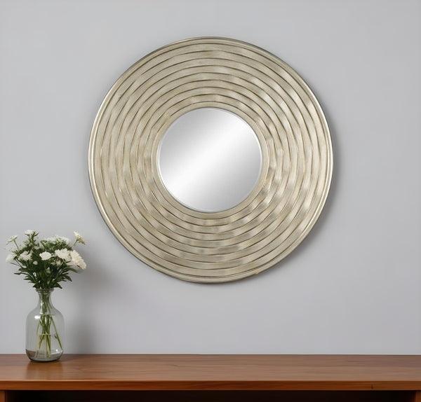 Homeroots 31" Silver Round Dimensional Thick Frame Accent Mirror  Polyurethane 485078