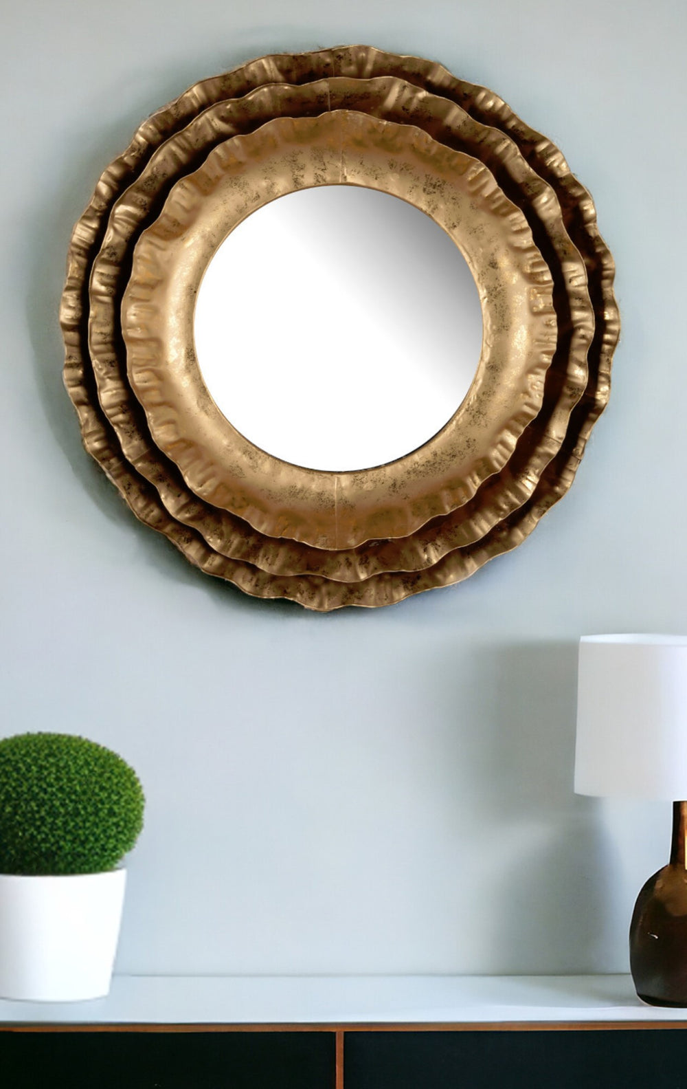 Homeroots 16" Gold Round Iron Framed Accent Mirror  50% Iron,50% Glass 485124