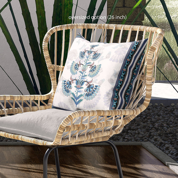 Homeroots 28x28 Off White Blue Black Blown Seam Broadcloth Floral Throw Pillow   485392