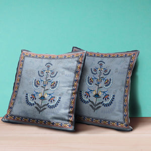 Homeroots 28x28 Gray Blue Red Blown Seam Broadcloth Floral Throw Pillow   485397