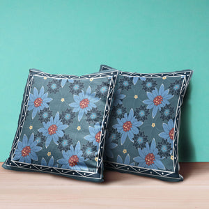 Homeroots 28x28 Blue Red Blown Seam Broadcloth Floral Throw Pillow   485412