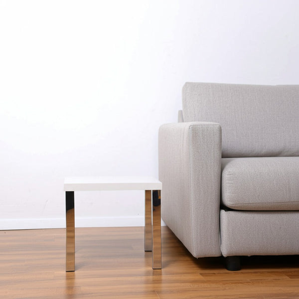 HomeRoots 22" Modern High Gloss White Square End Table with Chrome Base – Stylish Accent for Any Space! 485844