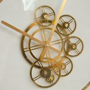 Homeroots 18" Circle Gold And White Metal And Glass Analog Wall Clock  Iron 485994