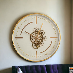 Homeroots 18" Circle Gold And White Metal And Glass Analog Wall Clock  Iron 485994