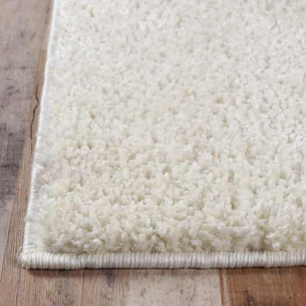 Homeroots 4' X 6' Ivory Shag Stain Resistant Area Rug  Polypropylene 486788
