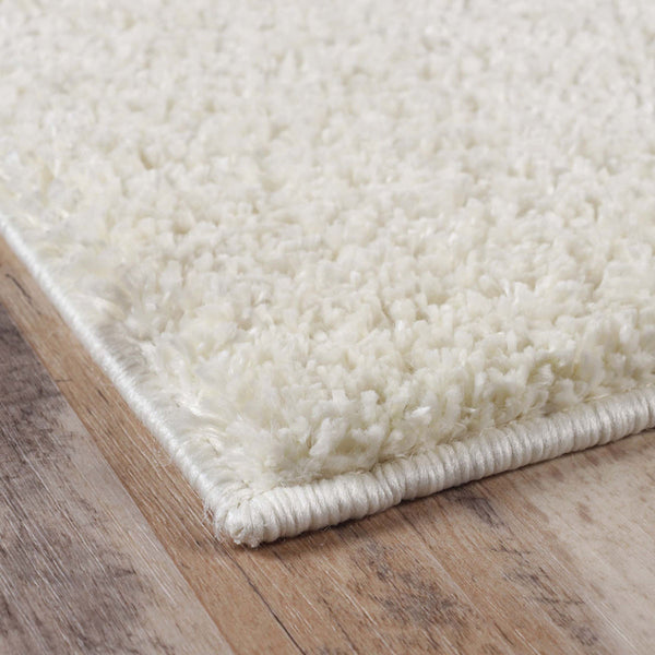 Homeroots 4' X 6' Ivory Shag Stain Resistant Area Rug  Polypropylene 486788